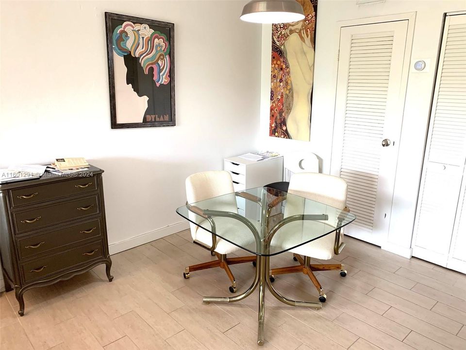 For Sale: $399,000 (1 beds, 1 baths, 610 Square Feet)