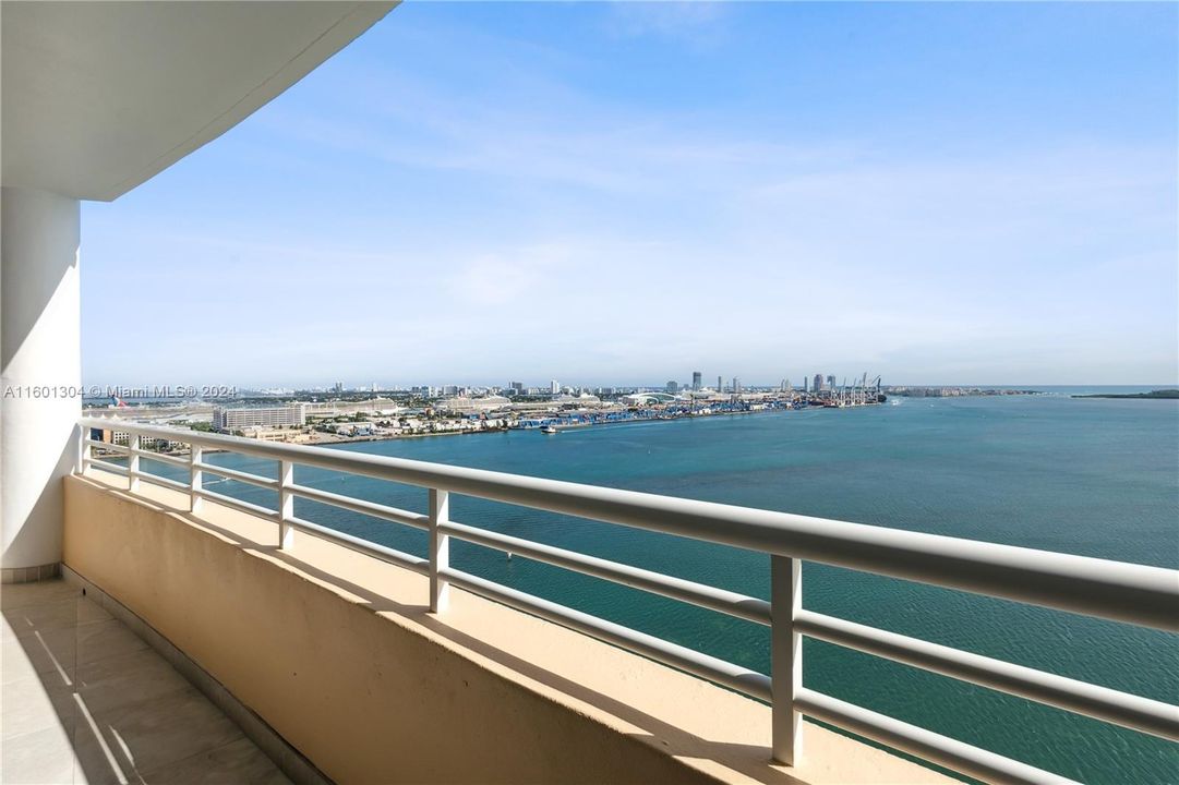 Active With Contract: $6,200 (2 beds, 2 baths, 1709 Square Feet)