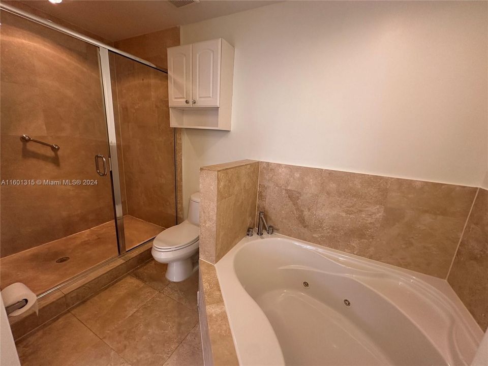 Active With Contract: $3,400 (2 beds, 2 baths, 948 Square Feet)