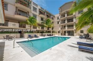 Active With Contract: $3,400 (2 beds, 2 baths, 948 Square Feet)