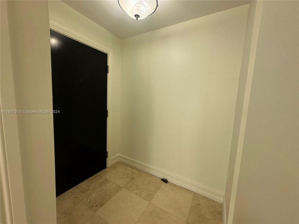 Active With Contract: $3,400 (2 beds, 2 baths, 948 Square Feet)