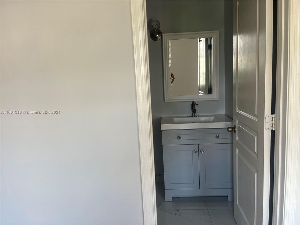 For Rent: $2,700 (2 beds, 2 baths, 1110 Square Feet)