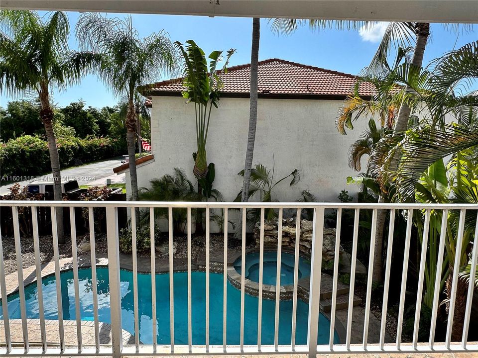 Active With Contract: $3,950 (4 beds, 2 baths, 2595 Square Feet)