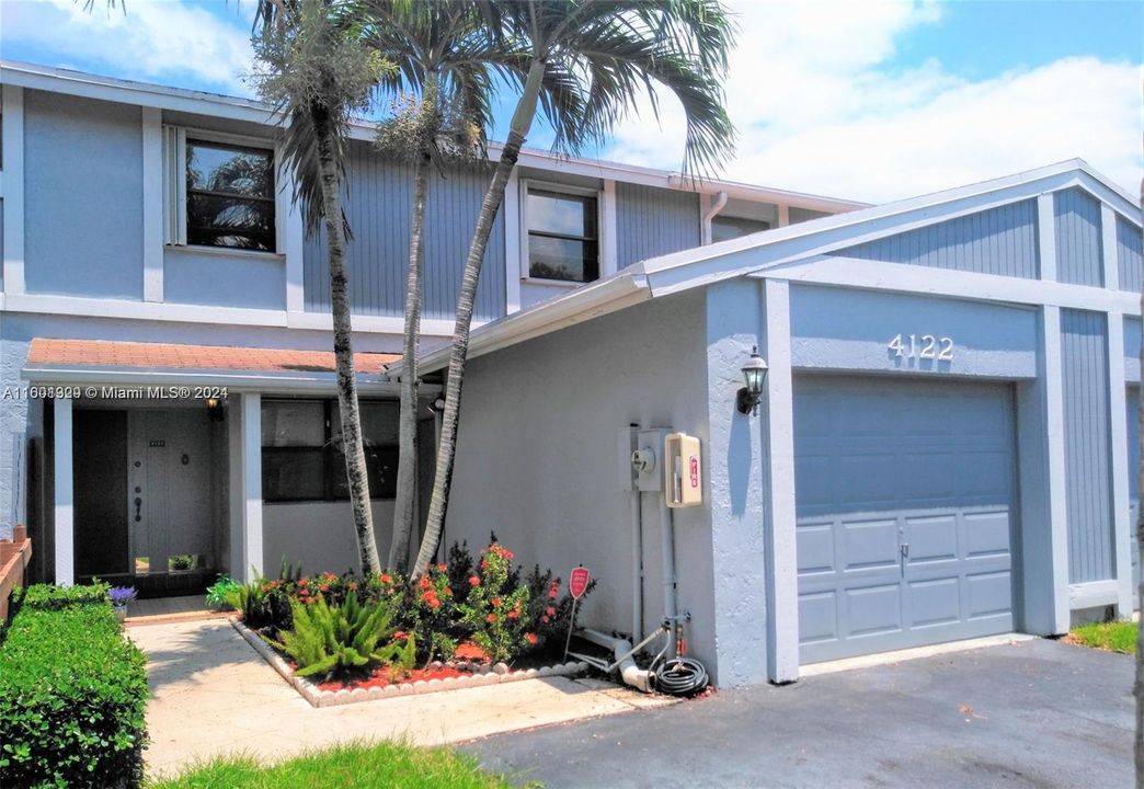 Active With Contract: $2,800 (3 beds, 2 baths, 2062 Square Feet)