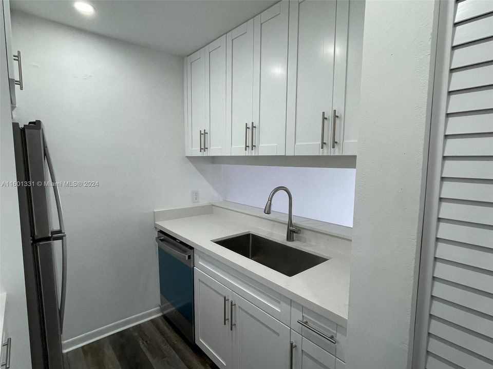 For Rent: $2,200 (2 beds, 2 baths, 767 Square Feet)