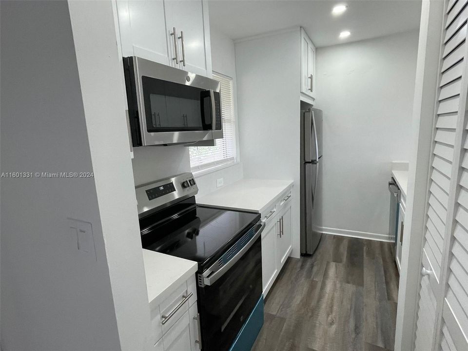 For Rent: $2,200 (2 beds, 2 baths, 767 Square Feet)