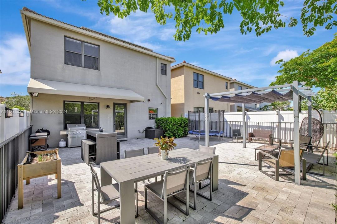 Active With Contract: $4,800 (3 beds, 2 baths, 2091 Square Feet)