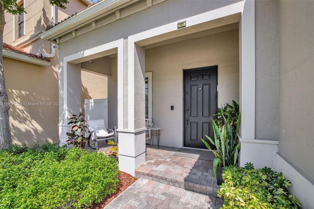 Active With Contract: $4,800 (3 beds, 2 baths, 2091 Square Feet)