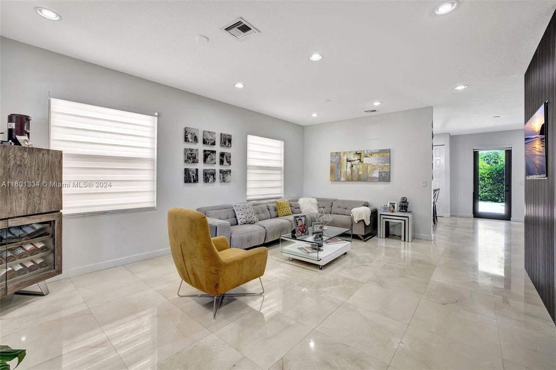 Active With Contract: $4,800 (3 beds, 2 baths, 2091 Square Feet)