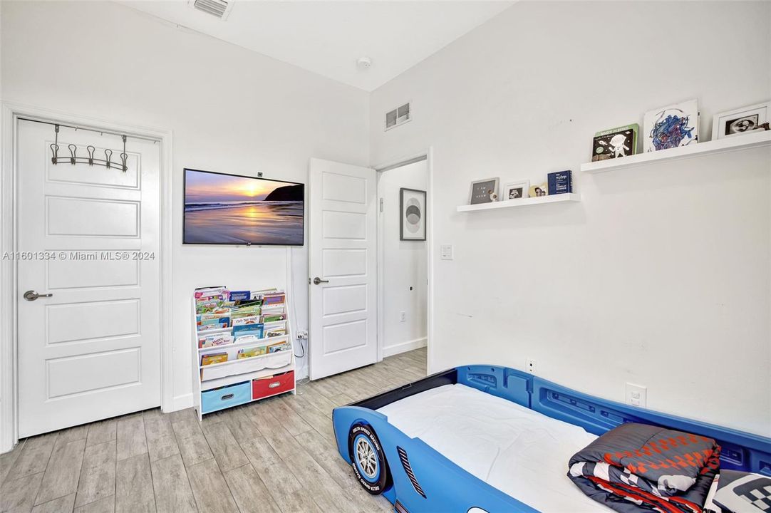 Active With Contract: $4,800 (3 beds, 2 baths, 2091 Square Feet)