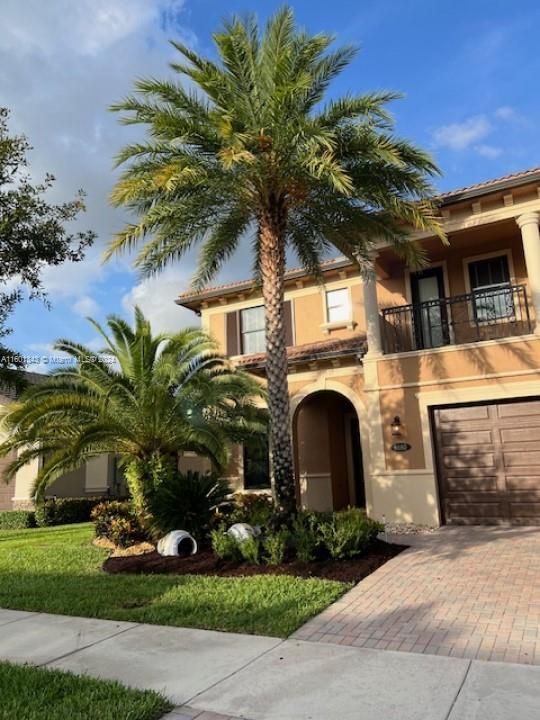 Active With Contract: $9,900 (5 beds, 5 baths, 4062 Square Feet)