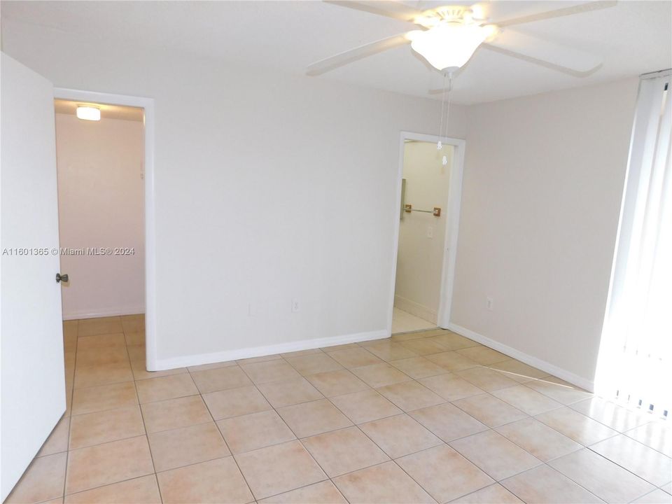 For Sale: $280,000 (2 beds, 2 baths, 965 Square Feet)