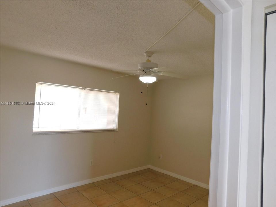 For Sale: $280,000 (2 beds, 2 baths, 965 Square Feet)