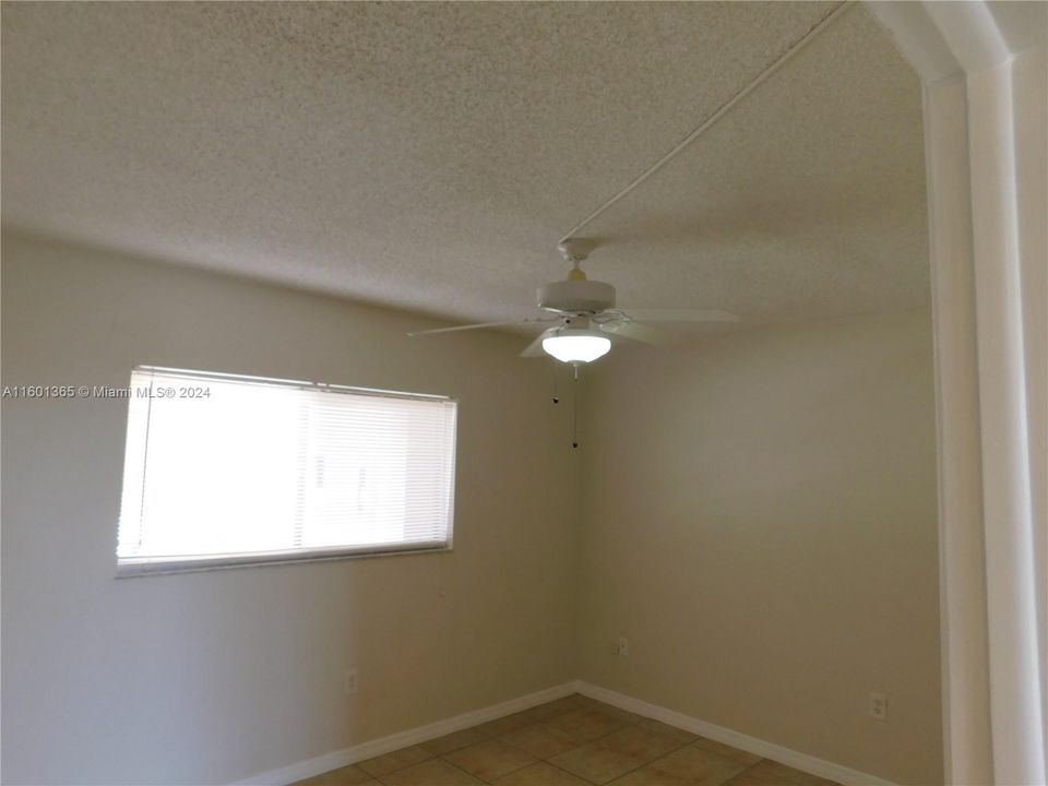 For Sale: $280,000 (2 beds, 2 baths, 965 Square Feet)