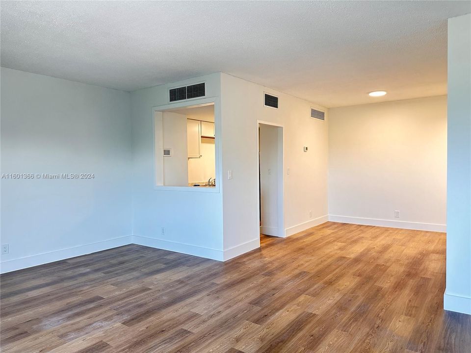 Recently Rented: $2,400 (1 beds, 1 baths, 831 Square Feet)