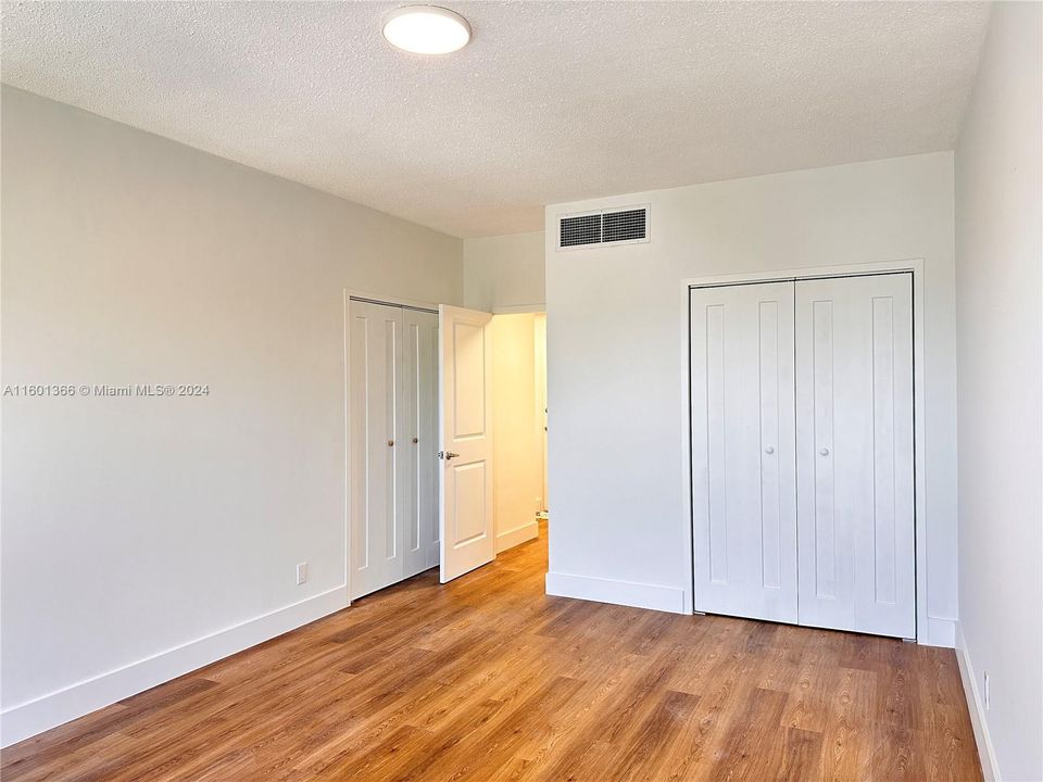 Active With Contract: $2,400 (1 beds, 1 baths, 831 Square Feet)