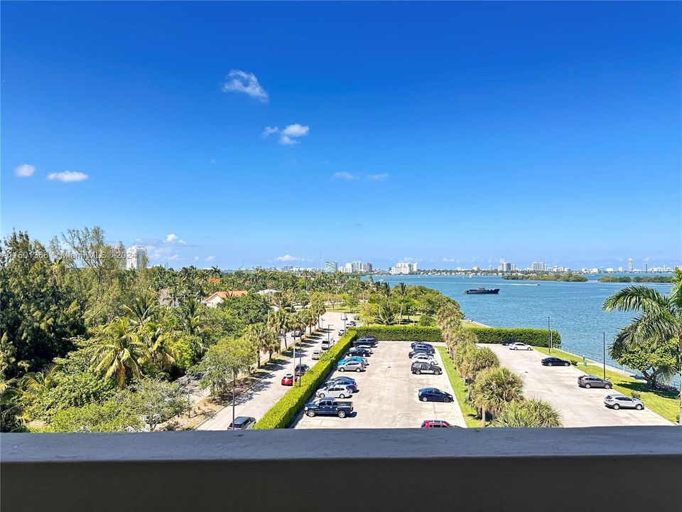 Active With Contract: $2,400 (1 beds, 1 baths, 831 Square Feet)