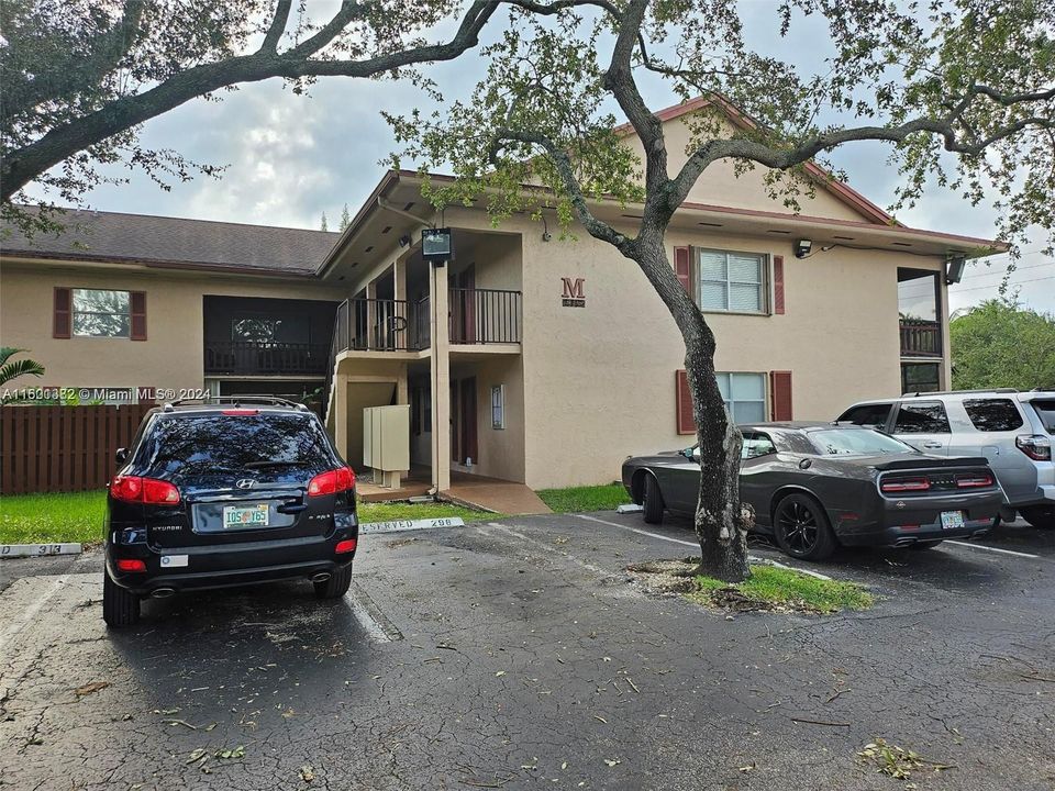 For Sale: $289,000 (2 beds, 2 baths, 986 Square Feet)