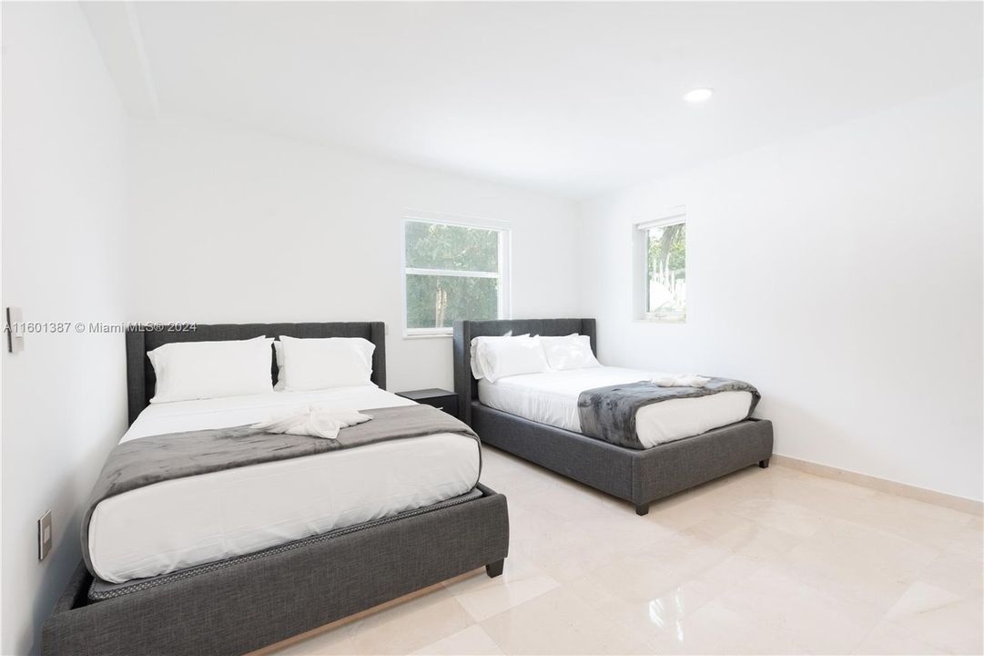 For Sale: $1,150,000 (3 beds, 1 baths, 2190 Square Feet)