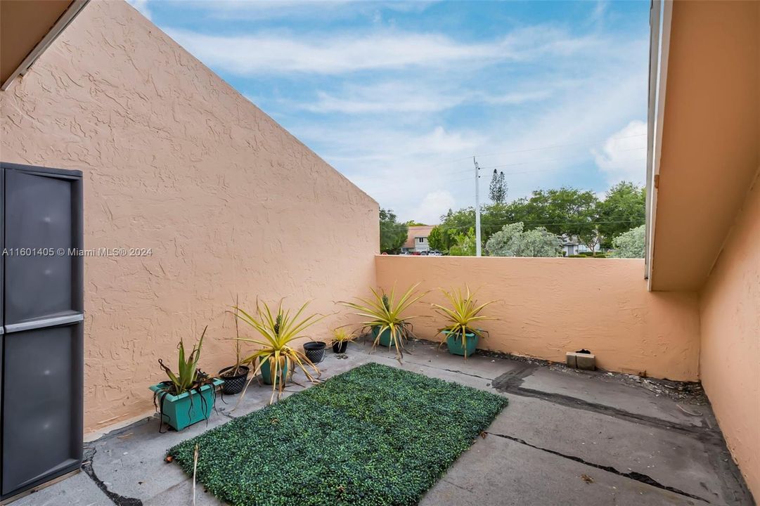 For Sale: $235,000 (2 beds, 2 baths, 1213 Square Feet)