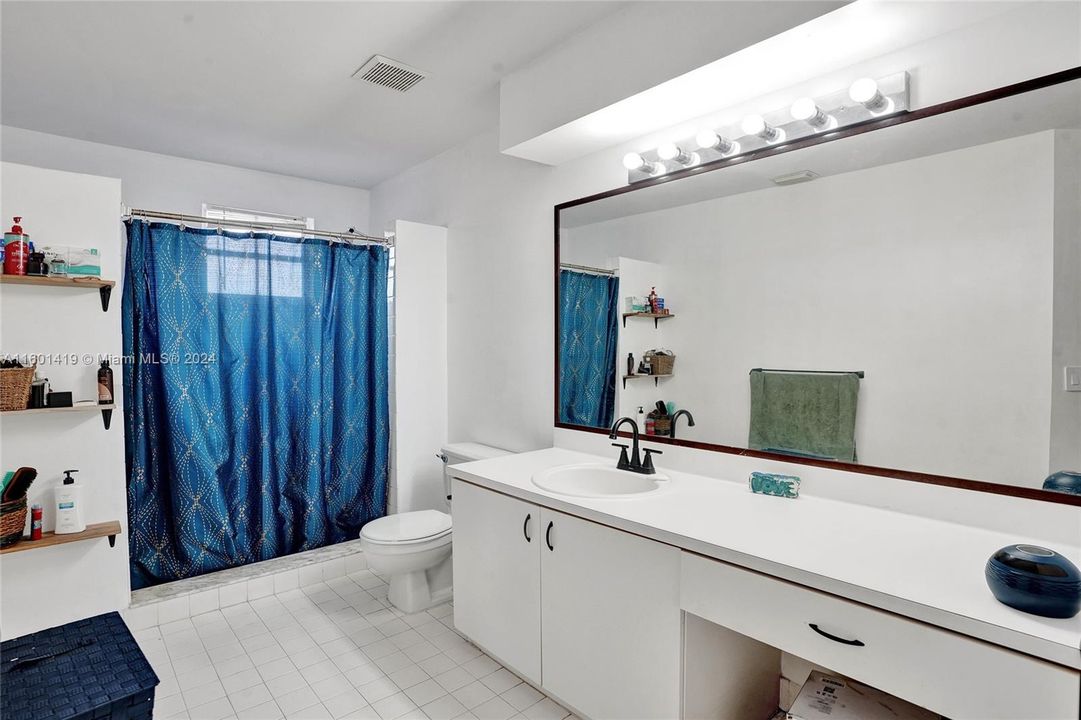 Active With Contract: $3,600 (3 beds, 2 baths, 1848 Square Feet)