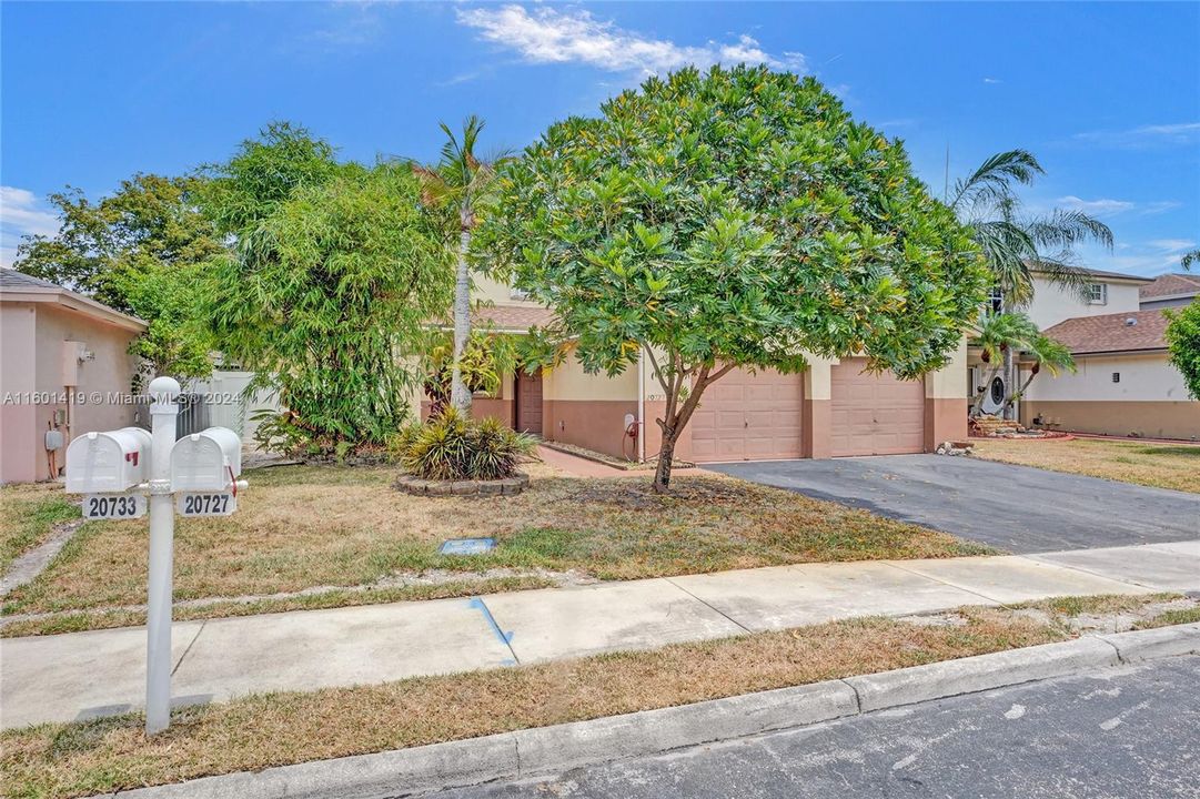 Active With Contract: $3,600 (3 beds, 2 baths, 1848 Square Feet)