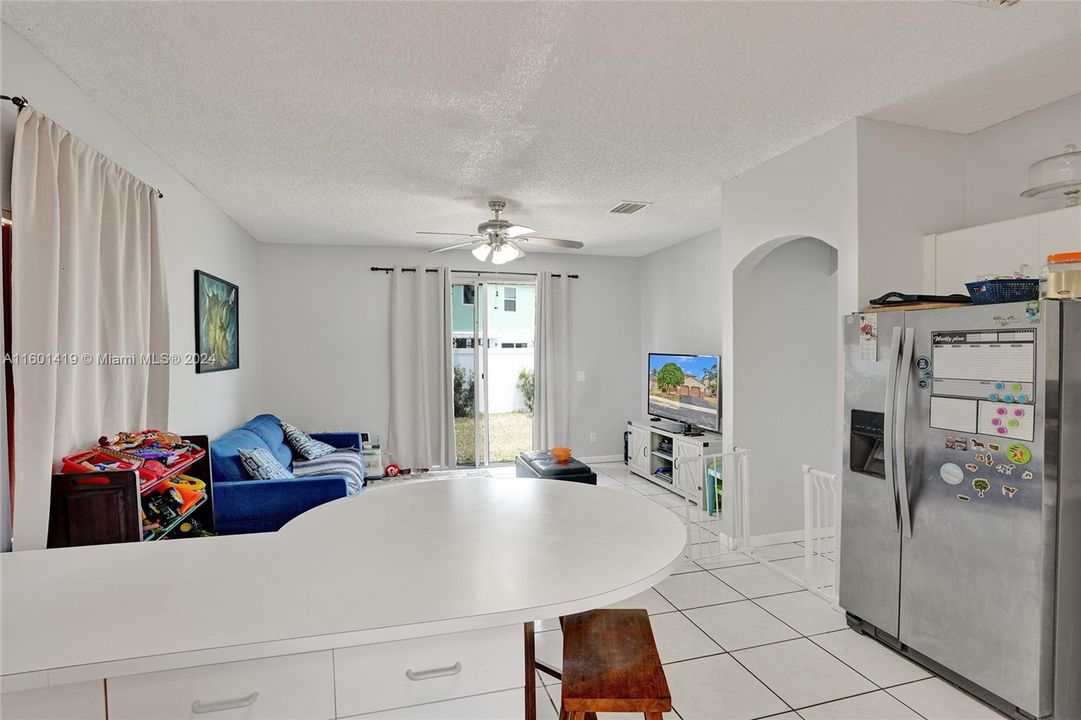 Active With Contract: $3,600 (3 beds, 2 baths, 1848 Square Feet)