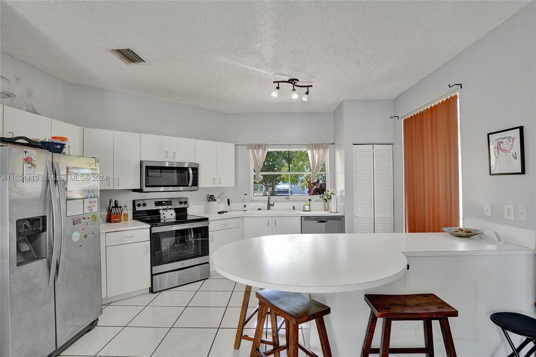 Active With Contract: $3,600 (3 beds, 2 baths, 1848 Square Feet)