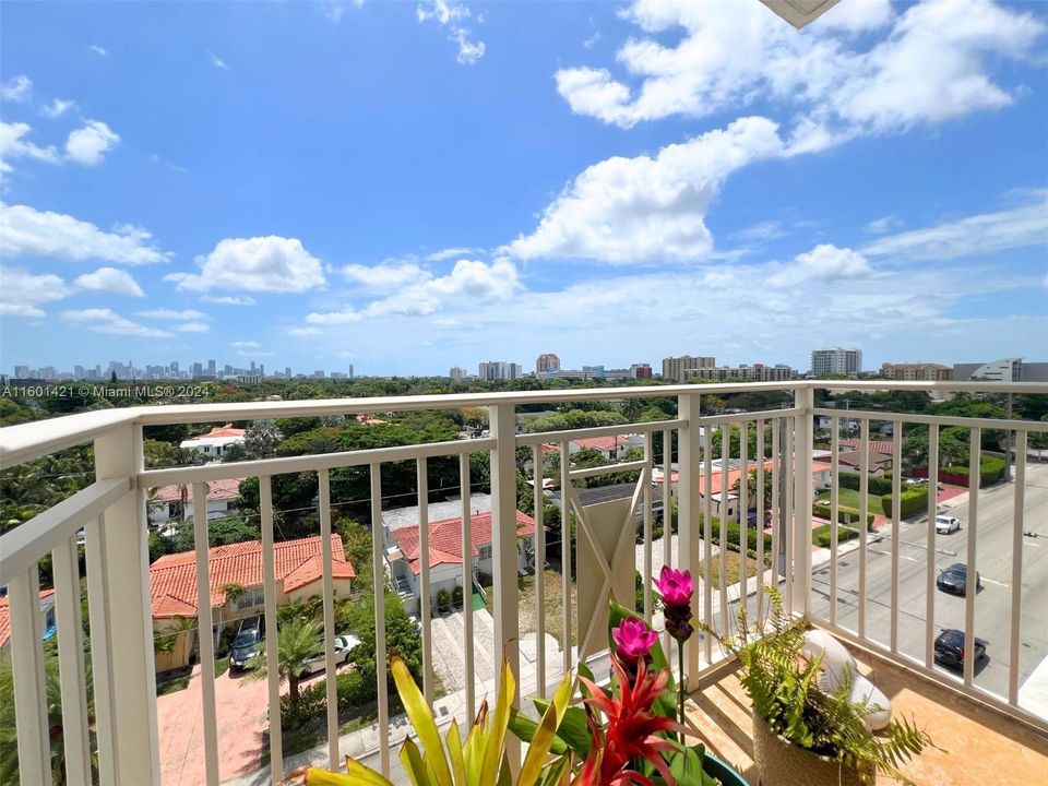 For Sale: $638,500 (2 beds, 2 baths, 1114 Square Feet)