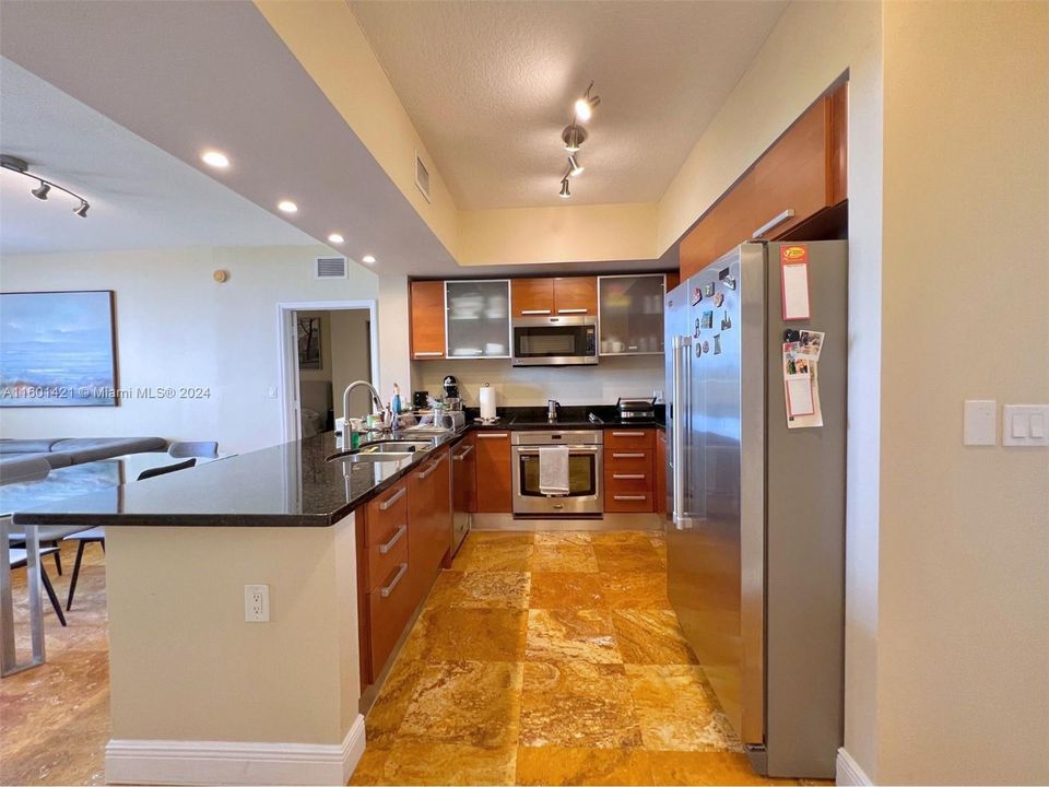 For Sale: $638,500 (2 beds, 2 baths, 1114 Square Feet)