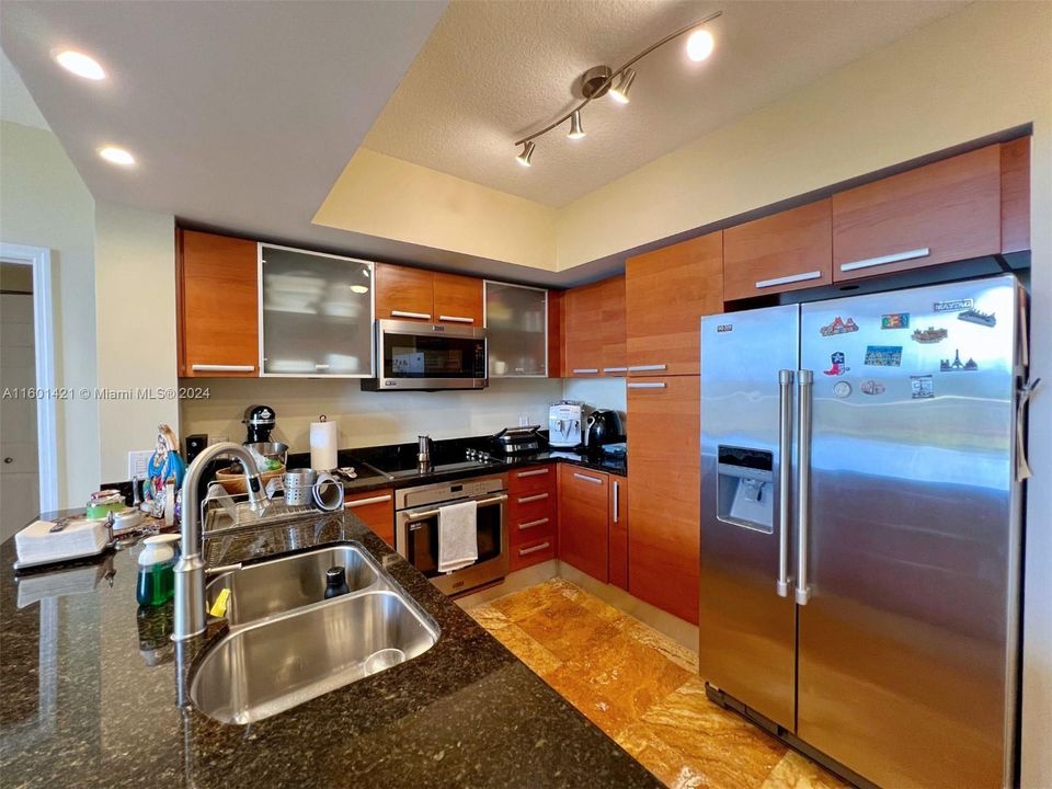 For Sale: $638,500 (2 beds, 2 baths, 1114 Square Feet)