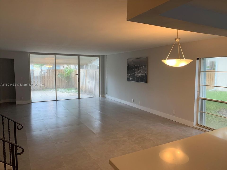 Vendido Recientemente: $635,000 (3 camas, 2 baños, 2036 Pies cuadrados)