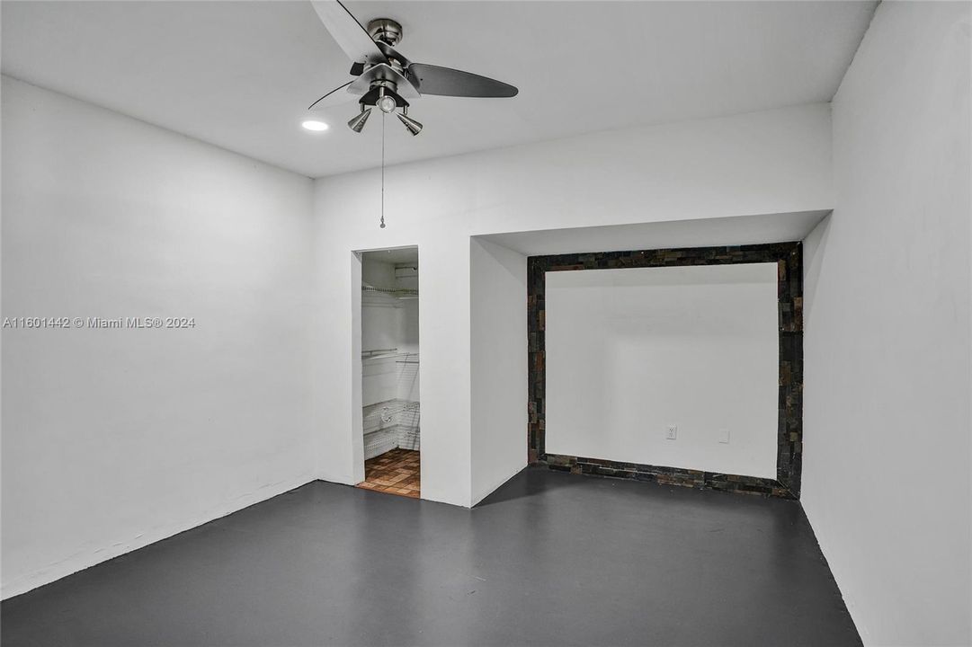 Active With Contract: $2,995 (2 beds, 2 baths, 1409 Square Feet)