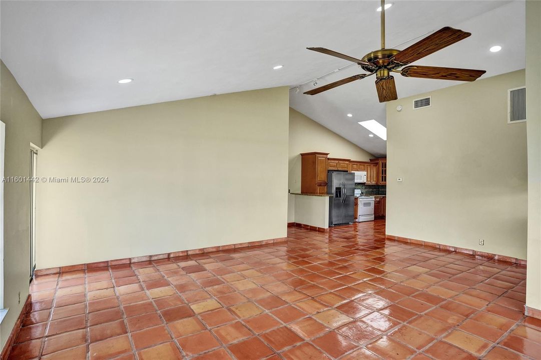Active With Contract: $2,995 (2 beds, 2 baths, 1409 Square Feet)