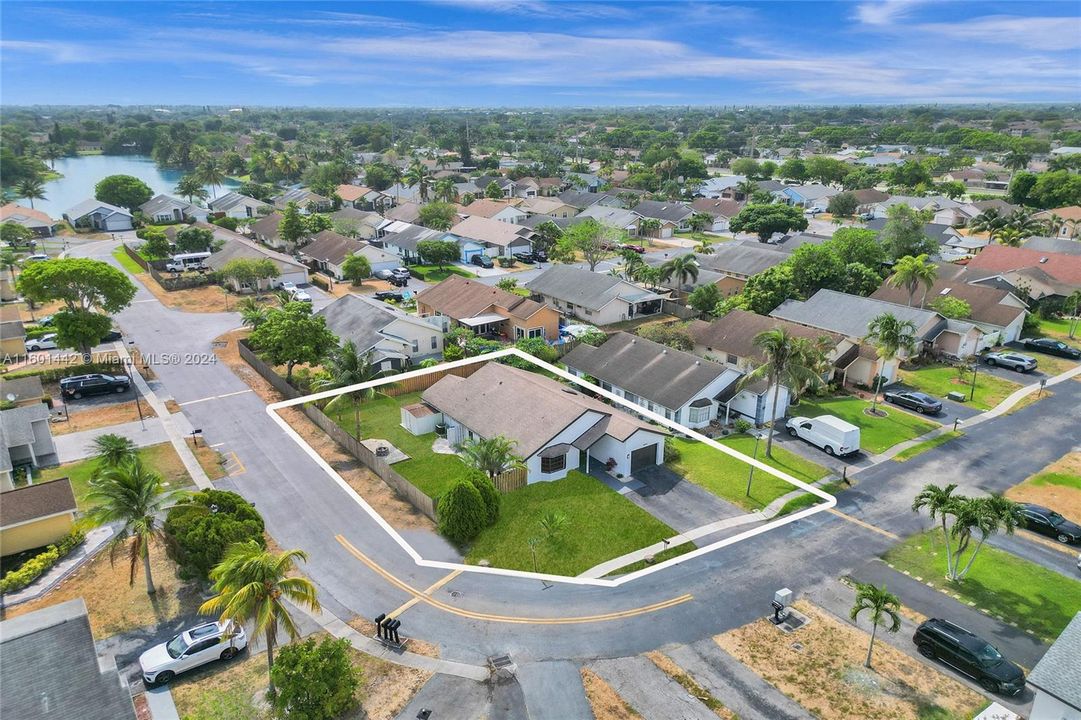 Active With Contract: $2,995 (2 beds, 2 baths, 1409 Square Feet)