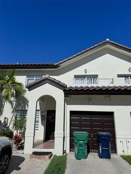 Active With Contract: $3,990 (3 beds, 3 baths, 2206 Square Feet)