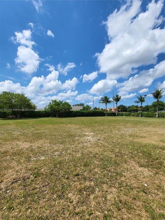 For Sale: $4,900,000 (4 beds, 2 baths, 1770 Square Feet)