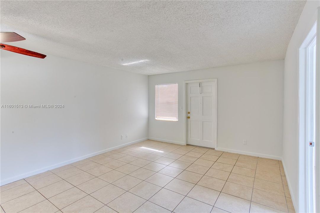 Active With Contract: $185,000 (2 beds, 1 baths, 730 Square Feet)