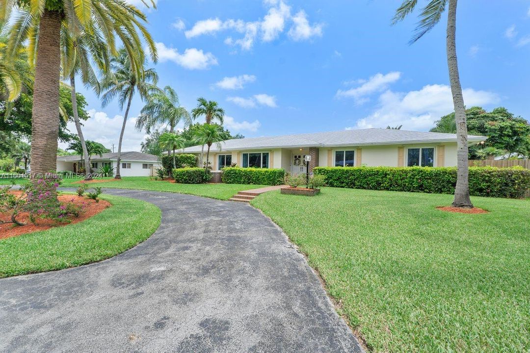 For Sale: $1,095,000 (4 beds, 2 baths, 3064 Square Feet)