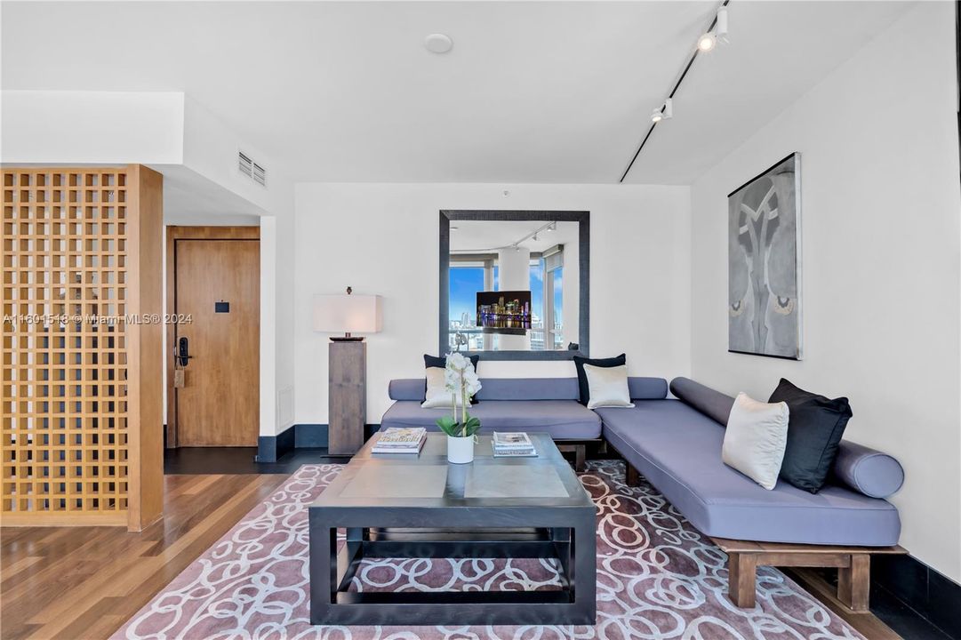 For Sale: $2,750,000 (2 beds, 2 baths, 1141 Square Feet)