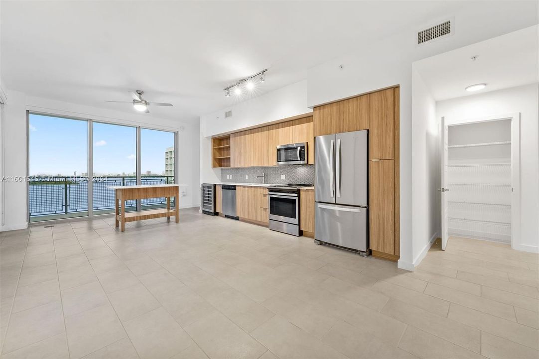 Active With Contract: $4,407 (2 beds, 2 baths, 1078 Square Feet)