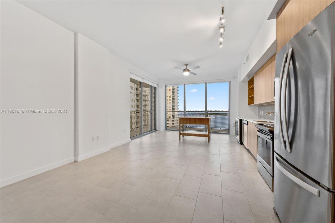 Active With Contract: $4,407 (2 beds, 2 baths, 1078 Square Feet)