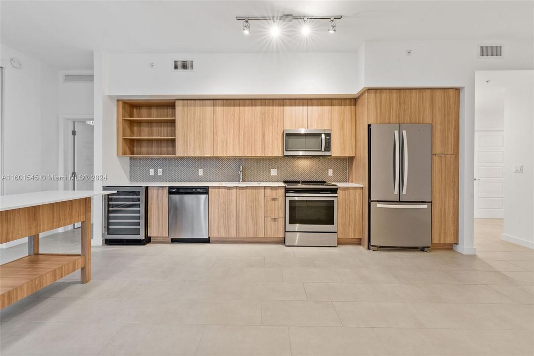 Active With Contract: $4,407 (2 beds, 2 baths, 1078 Square Feet)