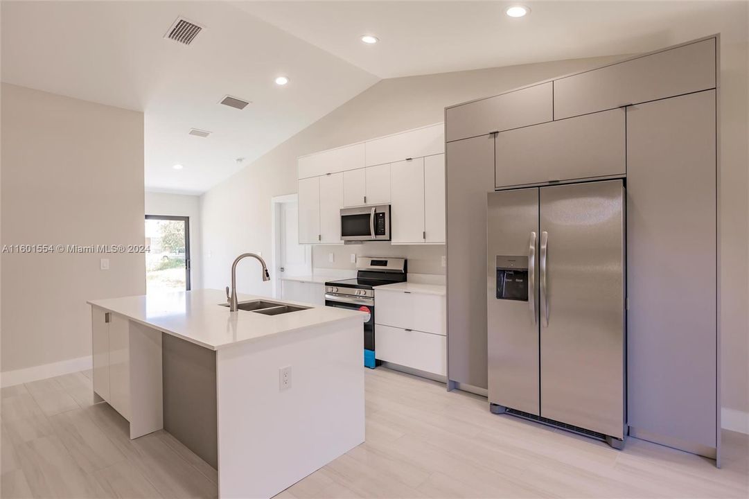 For Sale: $385,000 (3 beds, 2 baths, 1532 Square Feet)
