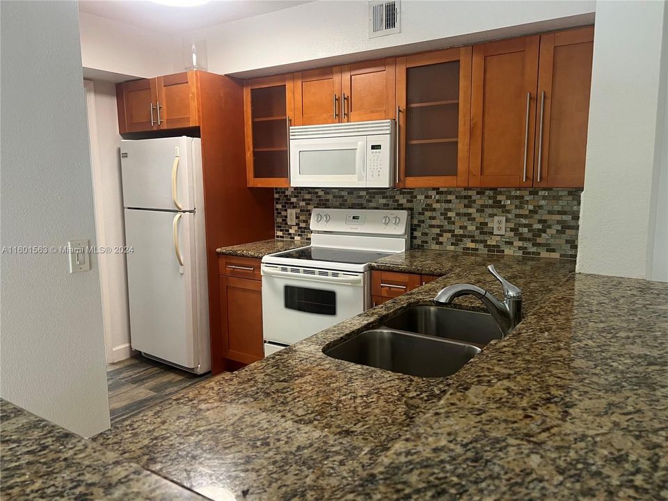 For Rent: $2,700 (2 beds, 2 baths, 1080 Square Feet)