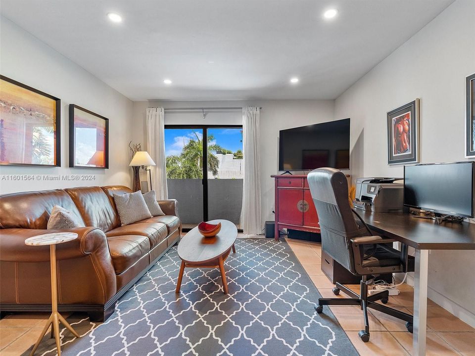 For Sale: $495,000 (2 beds, 2 baths, 860 Square Feet)