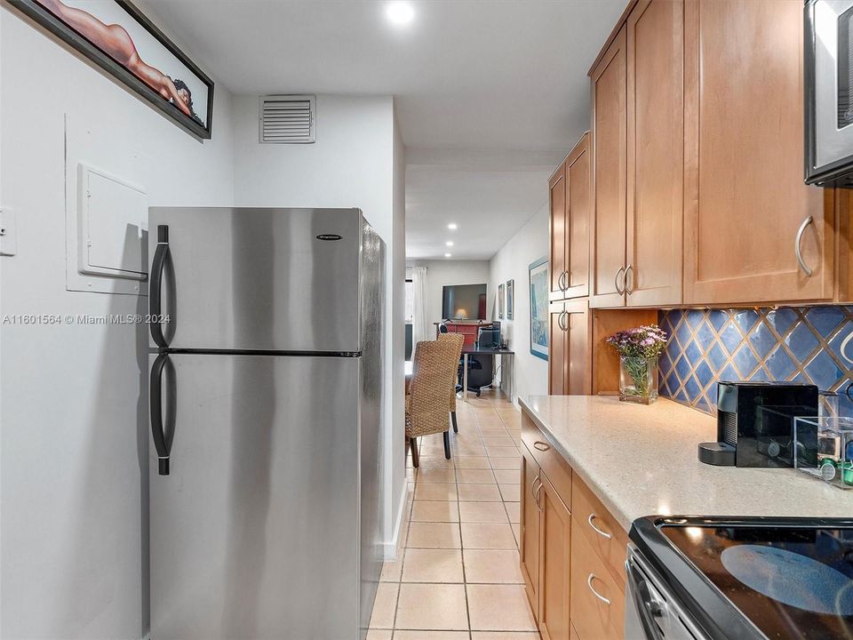 For Sale: $495,000 (2 beds, 2 baths, 860 Square Feet)