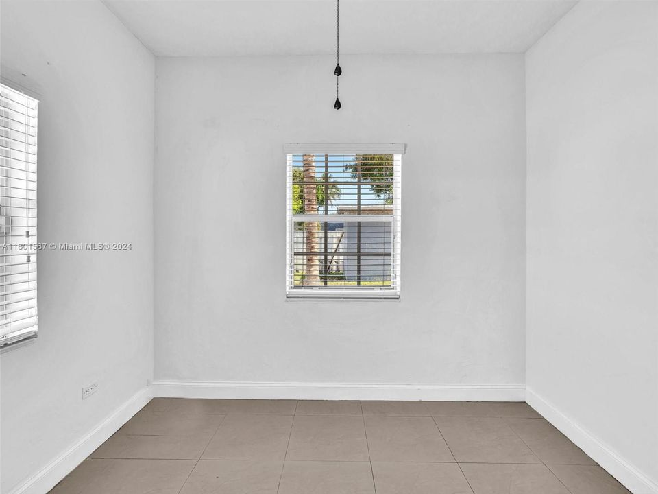 Active With Contract: $2,200 (2 beds, 1 baths, 836 Square Feet)