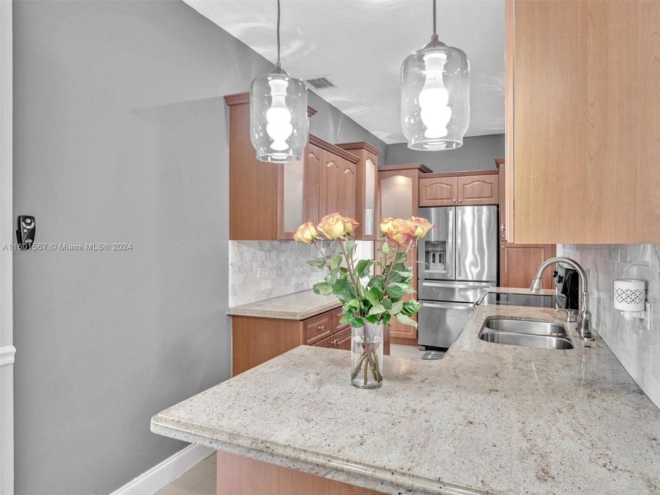 Active With Contract: $2,200 (2 beds, 1 baths, 836 Square Feet)