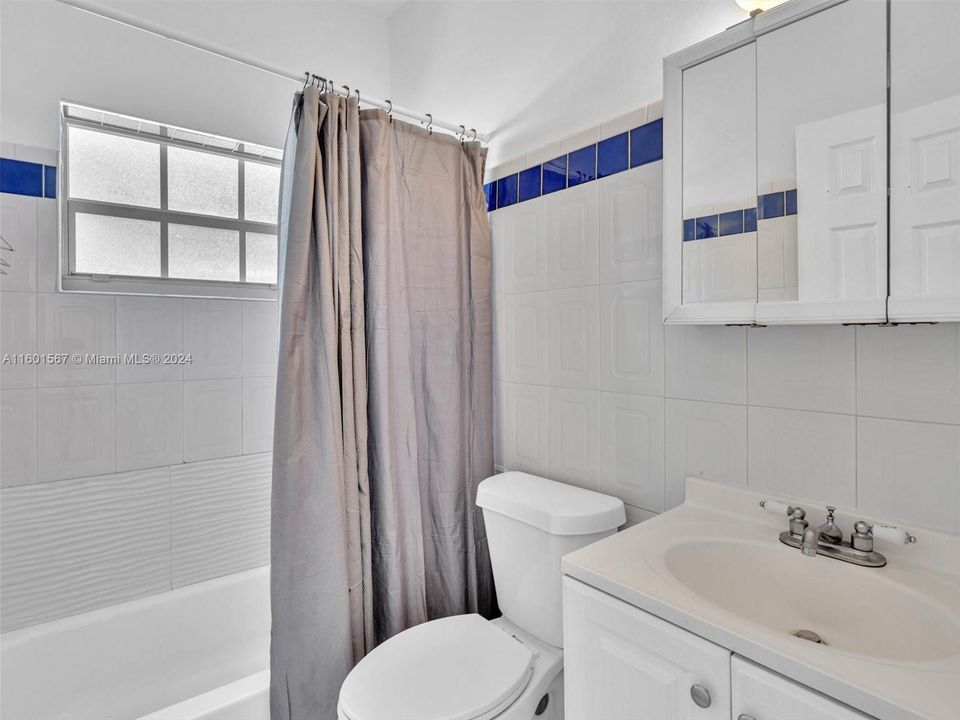 Active With Contract: $2,200 (2 beds, 1 baths, 836 Square Feet)